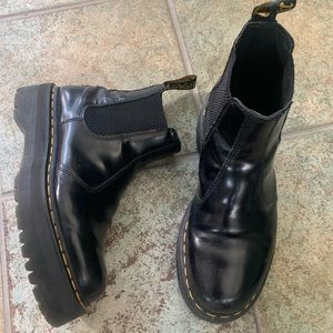 Dr. Martin (Chelsea style boots)